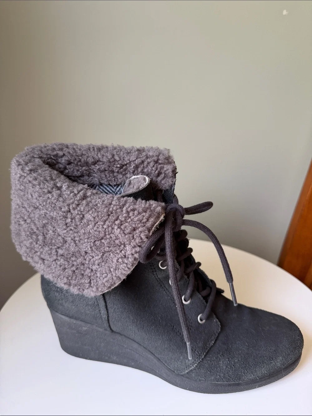UGG Zea Wedge Shearling Lace Up Ankle Boots Black Women’s Size 10